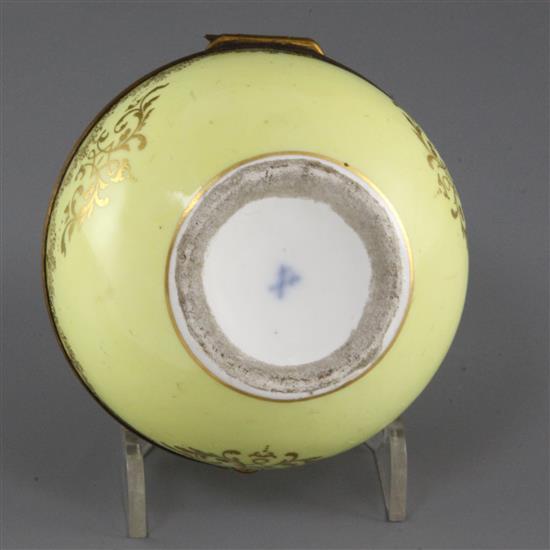 A Meissen yellow ground trinket box and cover, 19th century, diameter 9cm